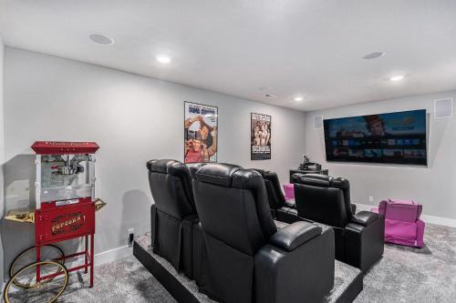 Gretna Casa | Walk to Water Park Game Room & Movie Theater