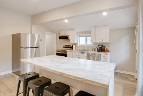 Bowling Green Casa | Walk to WKU, Bars and Dining! Updated Duplex Home