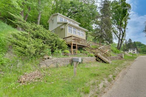 Bagley Casa | Walk to Wyalusing Beach Cabin with River View!