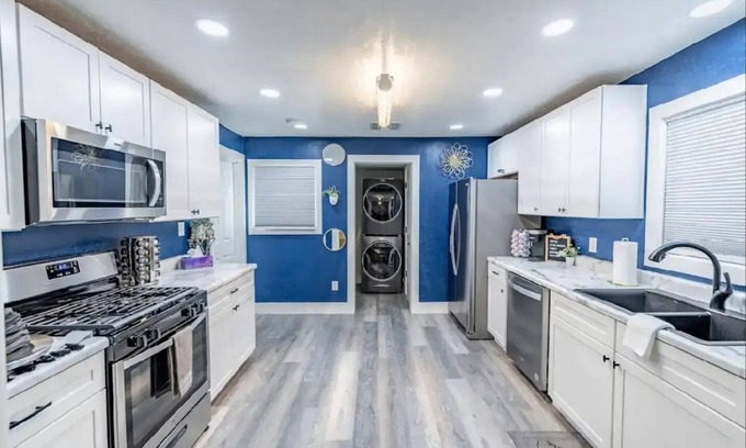Williams Casa | Walk Train & Rte 66 / The Stay @ Seven One Three