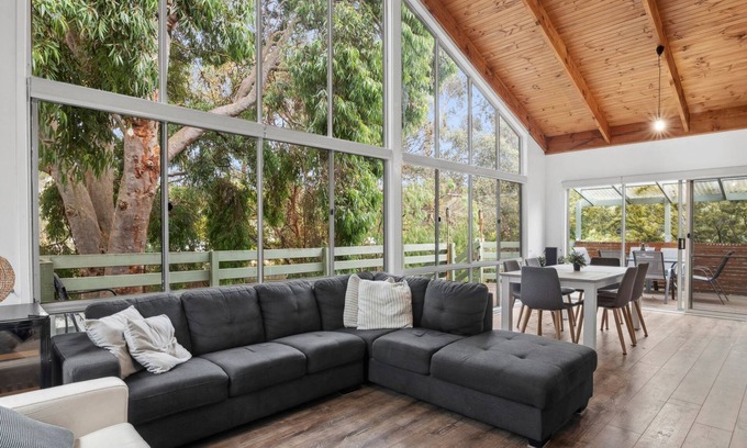 Anglesea Casa | Walk2Everything is within walking distance of the main shopping centre, cafes, the river, and more.