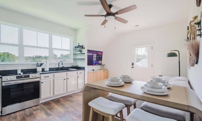 Bluffton Casa | Walk2OldTown! Modern Lux Private Carriage House