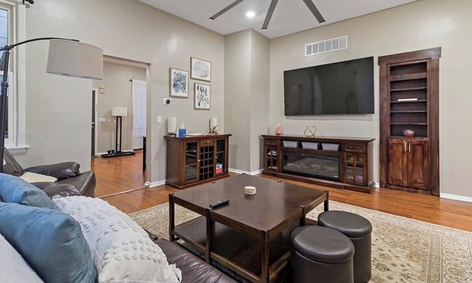 Columbia-Tusculum Casa | Walkable 3-bedrm Centrally Located to Cincy’s best