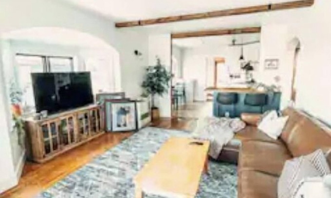 Petersburg Casa | Walkable 3 Bedroom Duplex with private Hot Tub, Porch, and Scenic Views