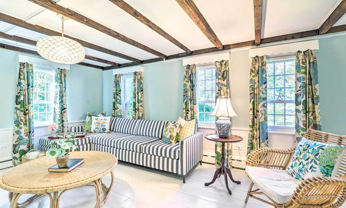 Dennis Cabaña | Walkable Dennis Cottage: 'the Blue Scallop'