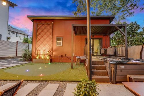 Govalle Casa | Walkable East Austin Oasis with Jacuzzi and Golf