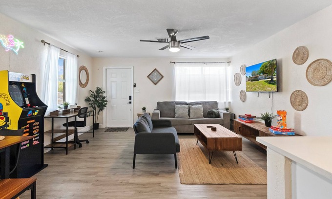 North Andrews Gardens Casa | Joya a Pasos de Todo | Arcades Retro | Cerca de Lauderdale-by-the-Sea