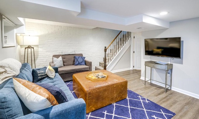 Near Northeast Apartamento | Walkable Location Modern DC Apt with Yard Access!