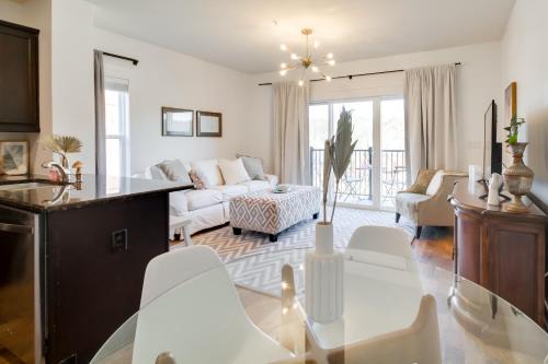 Central Business District Apartamento | Walkable Lynchburg Condo with Private Balcony