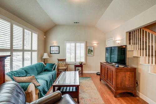 Stockton Casa | Walkable Miracle Mile Retreat with Peaceful Patio