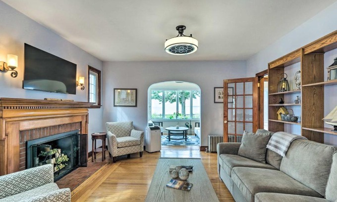 East Shore Casa | Walkable New Haven Retreat with Ocean Views!