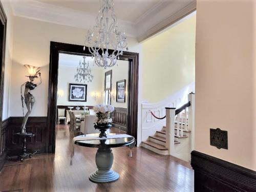 Faubourg Livaudais Casa | Walker Mansion on St Charles Ave - Unit 3