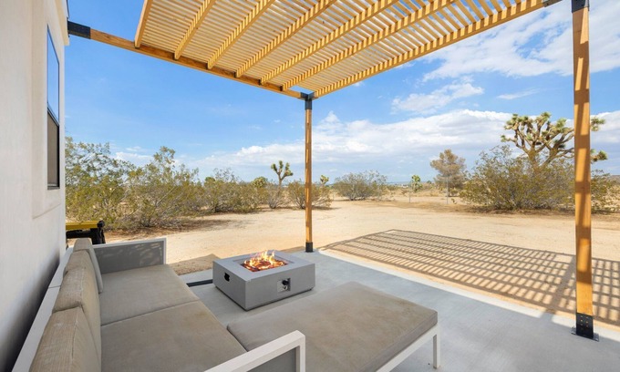 Yucca Valley Casa | ☾✩☽ Walker Ranch - Cozy and Romantic Cabin with Fire Pit ☾✩☽