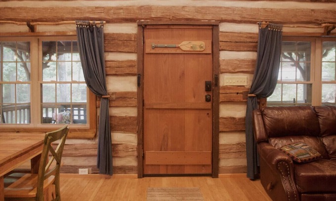 Landrum Cabina | Walking Bear Cabin - 1 mile from Lake Lanier