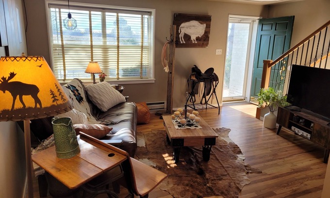 Cheyenne Casa | Walking distance to Cheyenne frontier days.