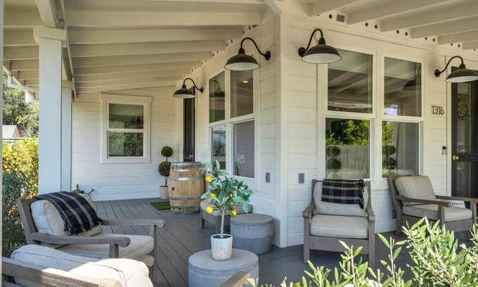 St. Helena Otro | Walking distance to downtown St. Helena in the Napa Valley