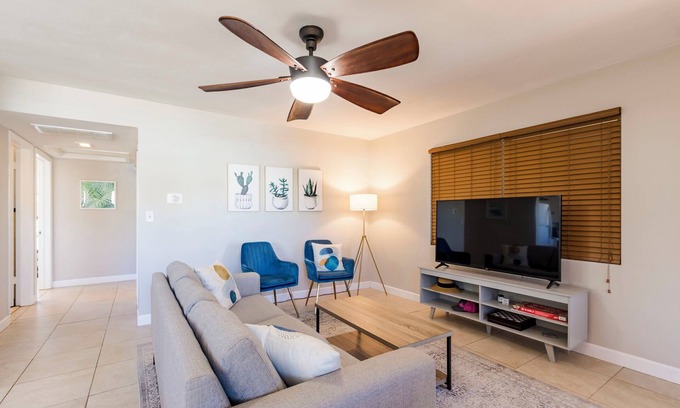 Dunedin Casa | Walking distance to Downtown, the Pinellas trail and the ocean.
