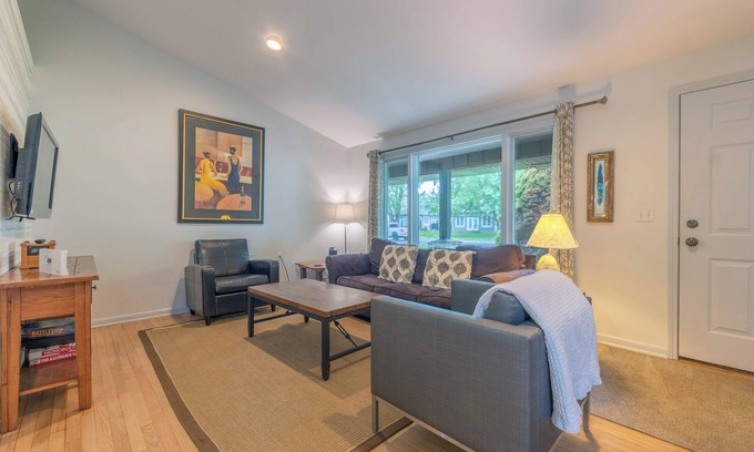 Douglas Casa | Walking distance to many local attractions - Perfect for a Relaxing Getaway!