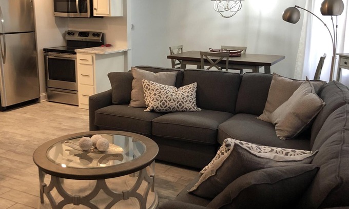 Oxford Condominio | Ubicación perfecta para alquileres semanales o de fin de semana! Fácil de caminar a los eventos deportivos.