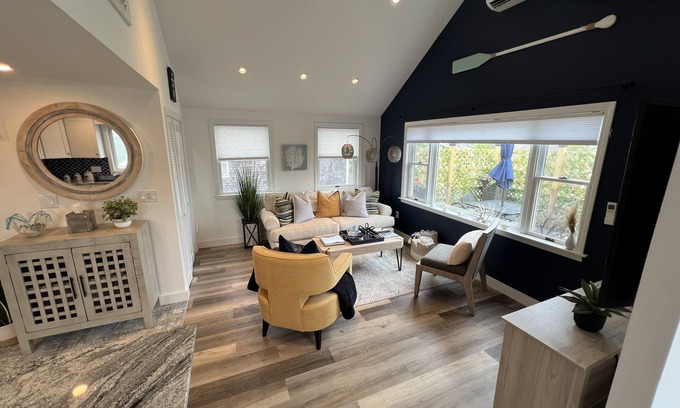 Vineyard Haven Apartamento | Walking-distance to town, shops, restaurants & ferry!