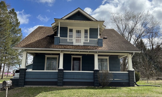 Roseland Casa | Walking distance to campus trolleys, not owner occupied!