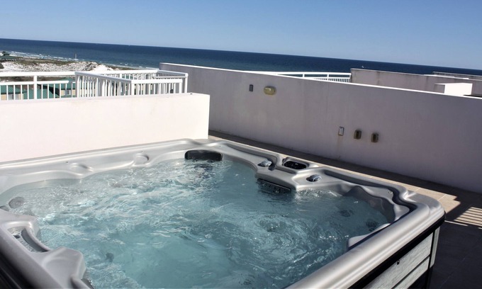 Fort Walton Beach Condominio | Walking On Sunshine Penthouse w/ Private Rooftop Terrace & Hot Tub - VPH04