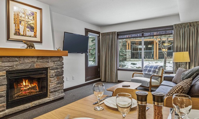 Copperstone Resort Condominio | Walkout to Hot tub | BBQ | Clean & Cozy 1 Bed Unit