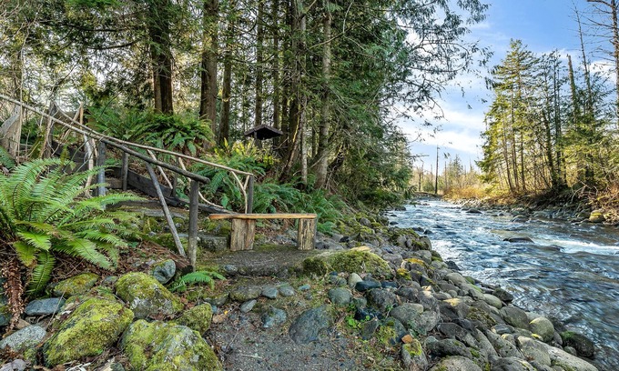 Gold Bar Casa | Wallace River Retreat: Magical wooded acreage