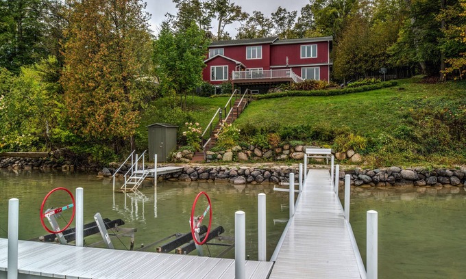 Boyne City Casa | Walloon Lake casa frente al lago 4 dormitorios cabaña privada en el hermoso brazo oeste