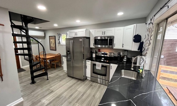 White Mills Apartamento | Wally’s Cottage |New|HotTub|Kayaks|Firepit|Central
