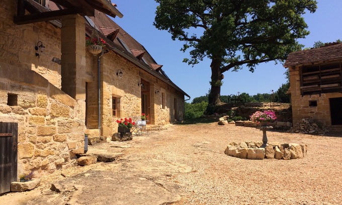 Saint-Sulpice-d'Excideuil Cabaña | Propiedad y piscina con encanto en Walnut Barn, ideal para familias y parejas