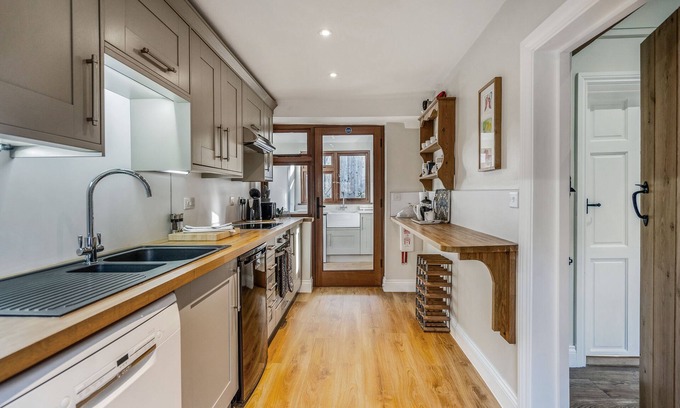Horsham Cabaña | Walnut Cottage - 2 bedrooms & 2 bathrooms - a beautifully cosy cottage