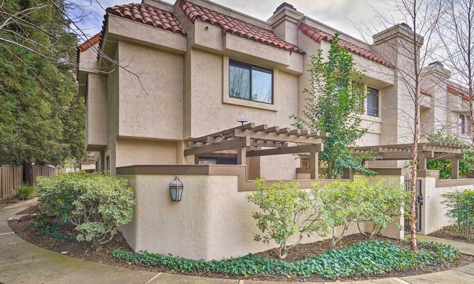 Walnut Creek Casa | Walnut Creek Home w/ Community Pool & Hot Tub!