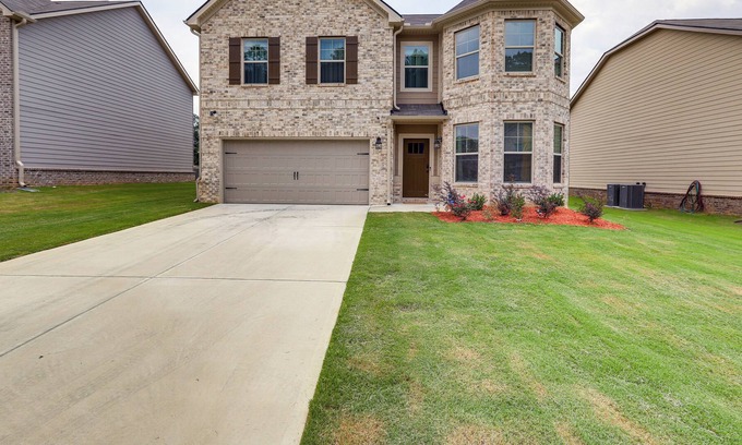 Loganville Casa | Walnut Grove Haven: Spacious Retreat w/ Fireplace!