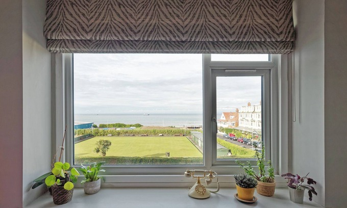 Cliftonville Cabaña | Walpole Bay Sea Views