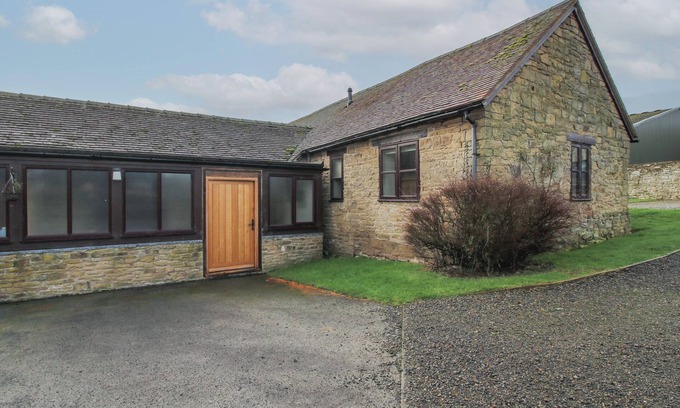 Craven Arms Cabaña | WALTON MAISONETTE, family friendly, with pool in Ludlow