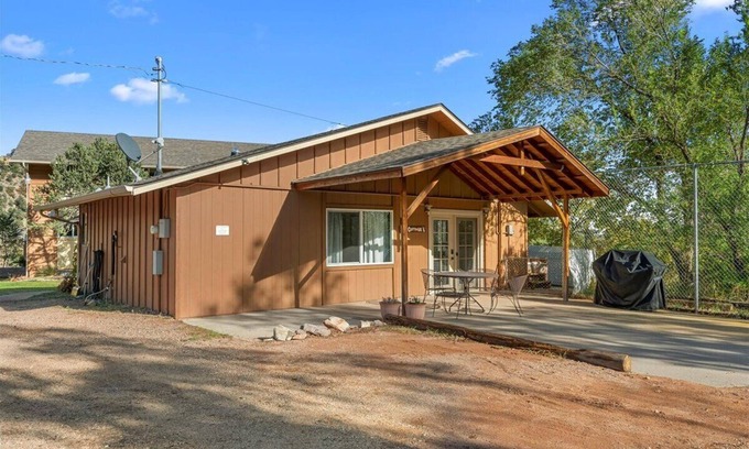 Manitou Springs Cabaña | Waltons Mountain Cottage