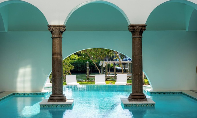 Bay Isle Casa | Wander Siesta Key sleeps 10, w/pool, 4 Bedrooms
