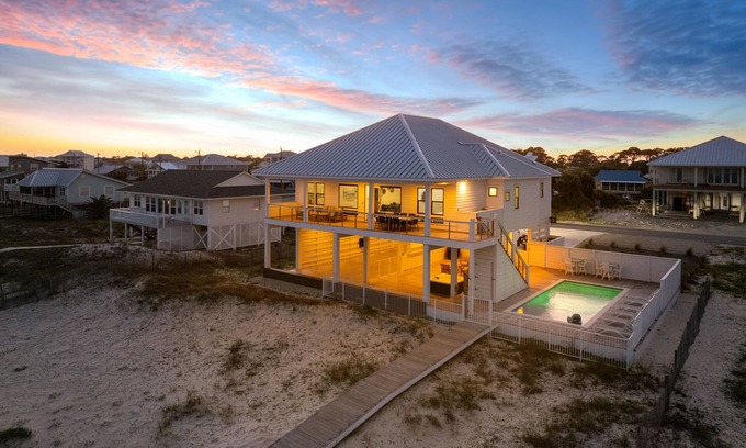 St. George Island Casa | Wander St. George Island sleeps 20, w/Pools/Workstations & Hot tub, 7 Bedrooms