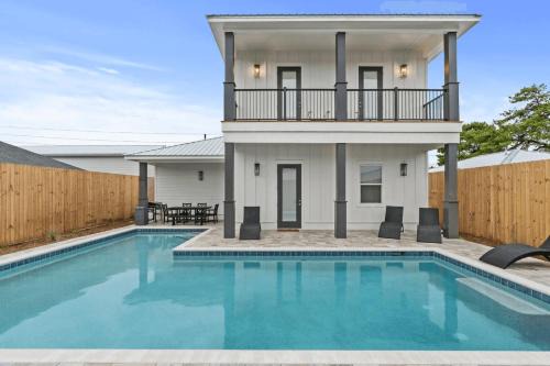 Kiska Beach Casa | Wanderlust by AvantStay Walk to Beach Pool New Construction