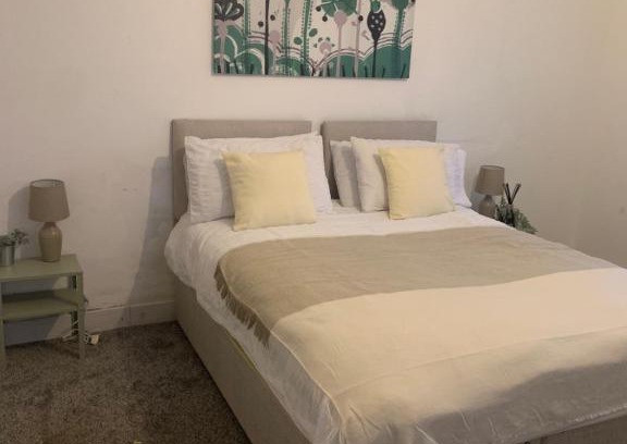 Thornton Casa | Wandsworth, South London Deluxe King Room 1