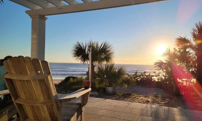 Ormond-by-the-Sea Casa | Casa de playa privada frente al mar, a pasos de la playa libre de tráfico. Para toda la familia!
