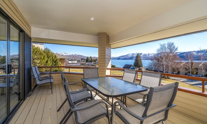 Wapato Point Condominio | Wapato Point Halmalka Condo 514-B Close to Outdoor Pool, Sandy Beach Amenities