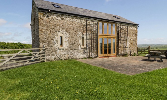 Puncknowle Cabaña | WAREHAMS BARN, family friendly, with a garden in Burton Bradstock