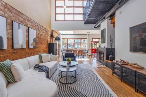 Midtown Toronto Apartamento | Warehouse Style Loft near Yorkville
