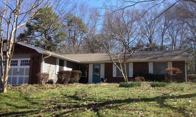 Charlotte Casa | Cálido Rancho de 3 dormitorios acogedor en Friendly South Charlotte