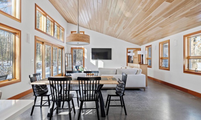 Cape Porpoise Casa | Warm and Contemporary Cape Porpoise Retreat