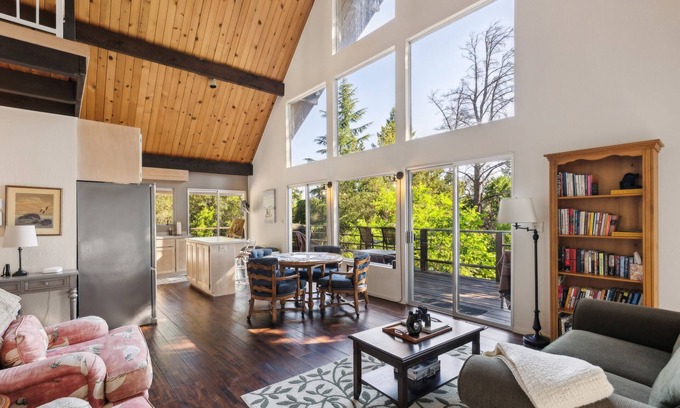 Kelseyville Cabaña | Warm and Cozy Mountain and Lake View Haven by RedAwning