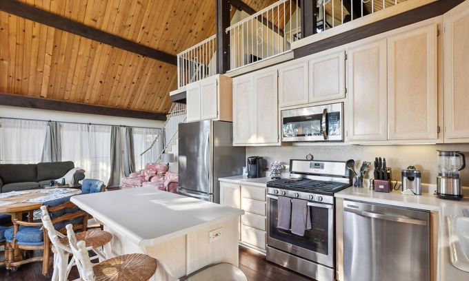 Kelseyville Cabaña | Warm And Cozy Mountain And Lake View Haven 2 Bedroom Cottage by RedAwning