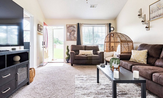 Columbus Casa | Warm and Spacious Home in Columbus w/ King bed